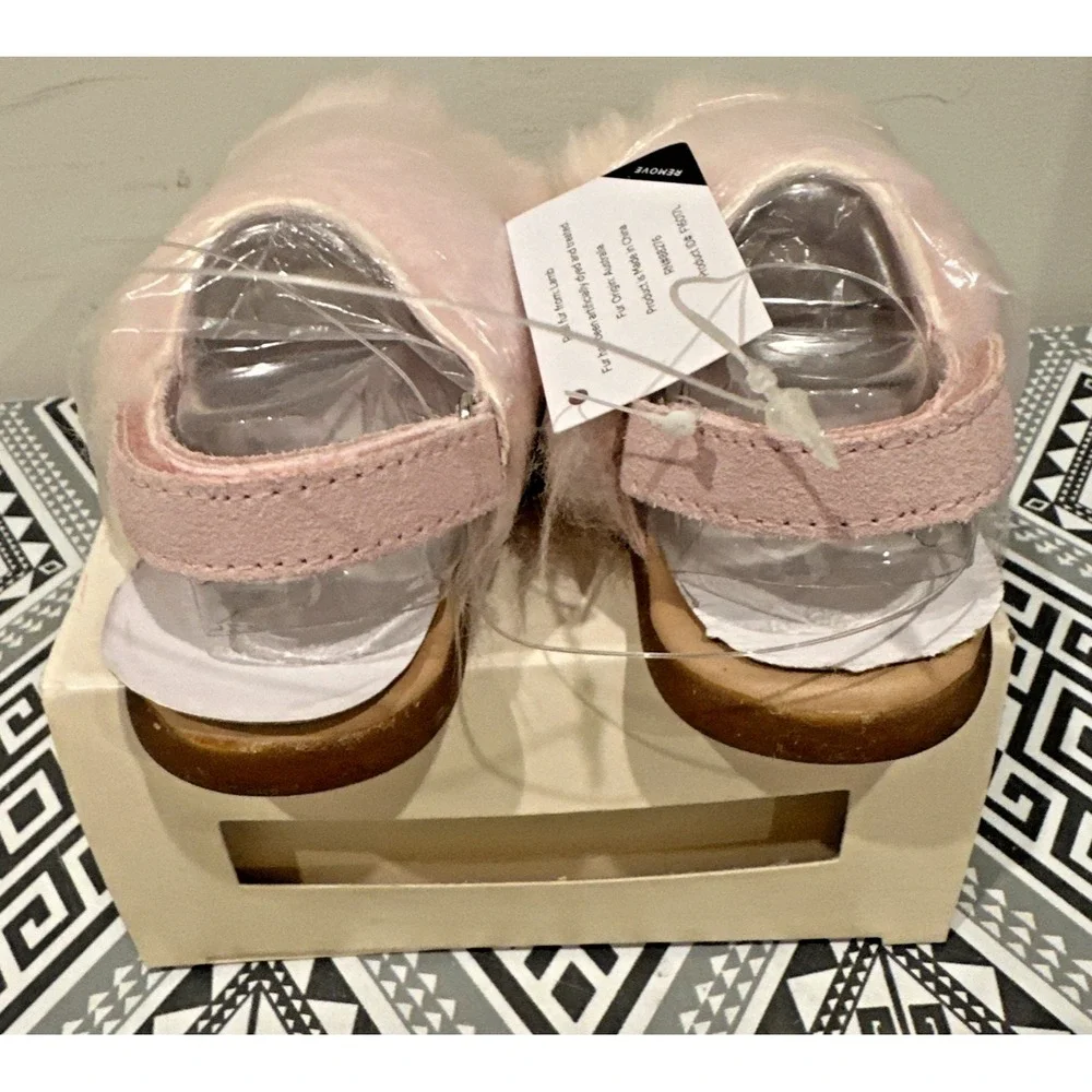 UGG‎ Baby Size 4/5 Holly Fuzzy Sling Back Lamb Fur Sandals Seashell Pink